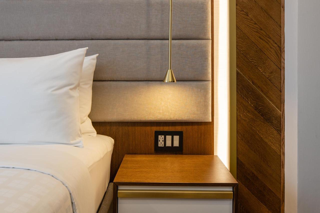 Standard Room - Accessible,983474881:JPEG