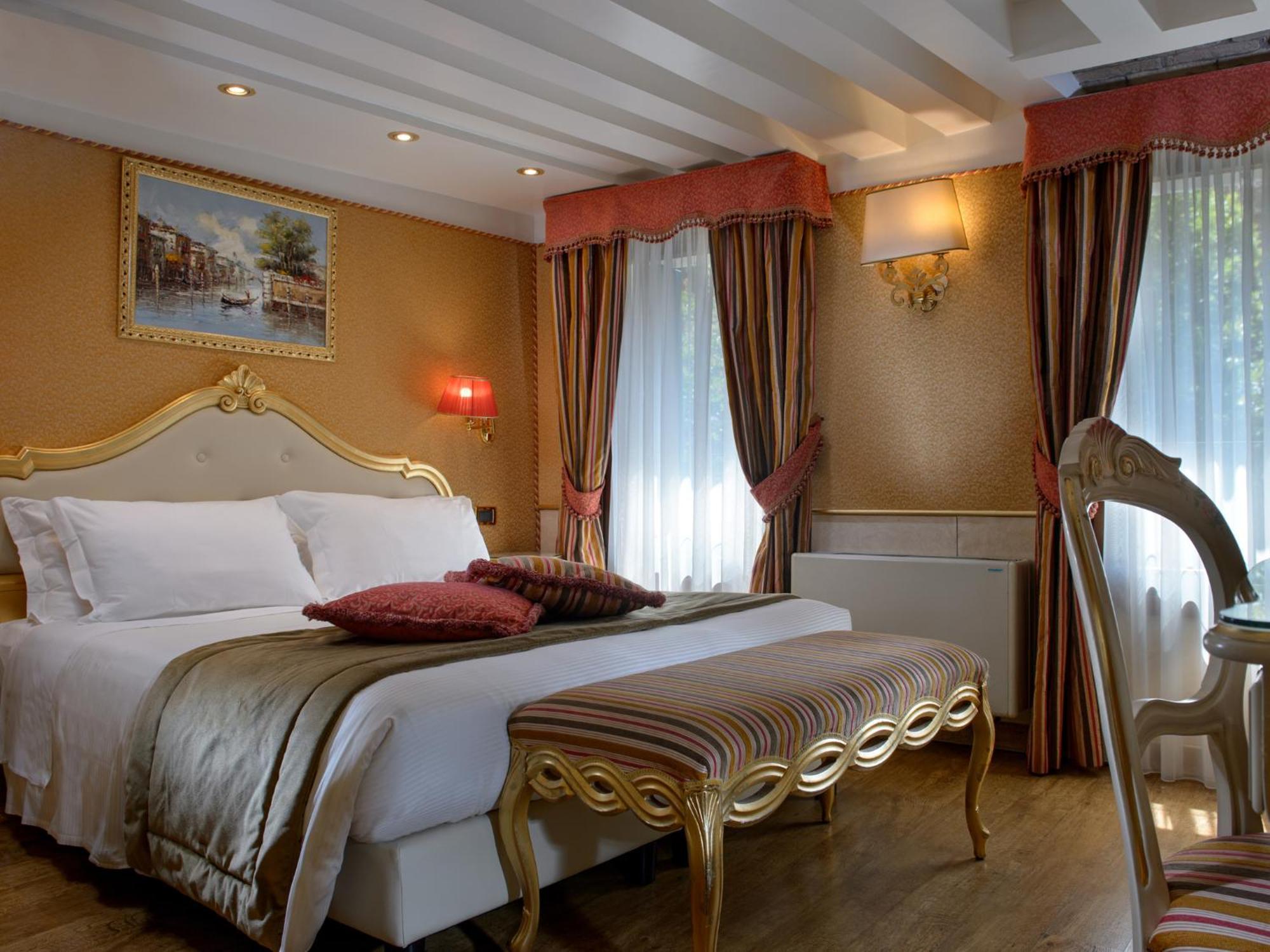 Classic Queen Room,1274618116:JPEG