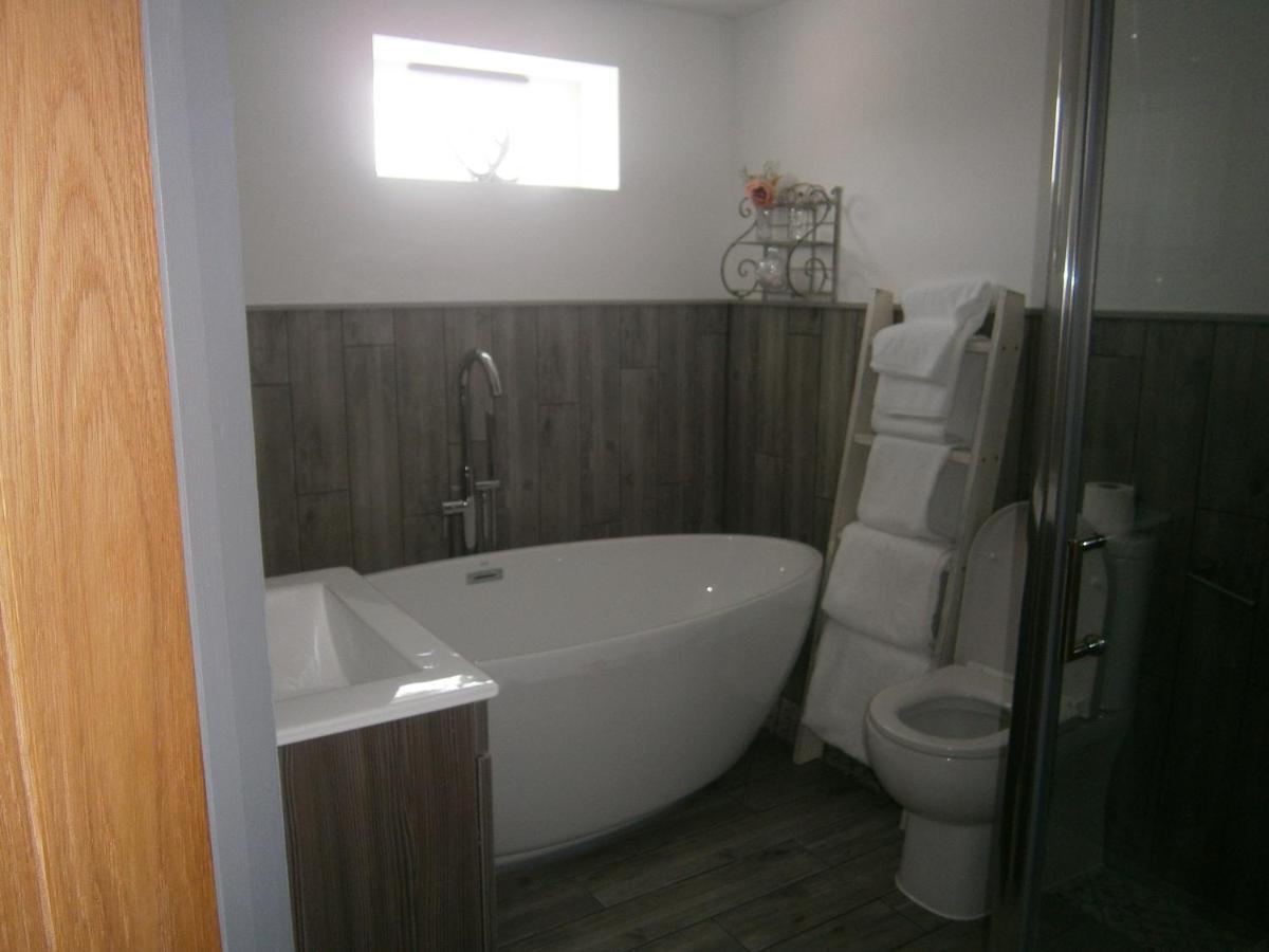 Deluxe Double Room Bath