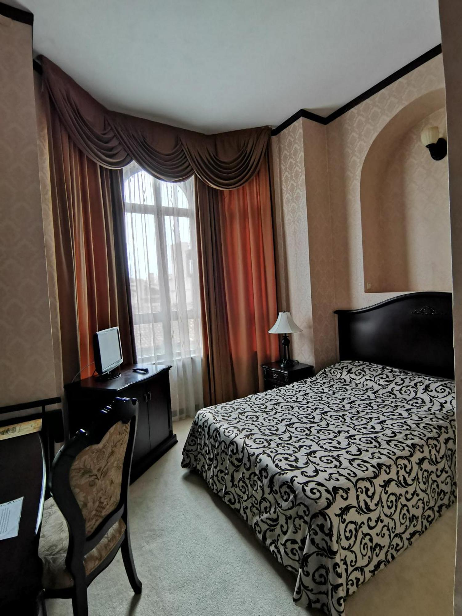 Queen Room