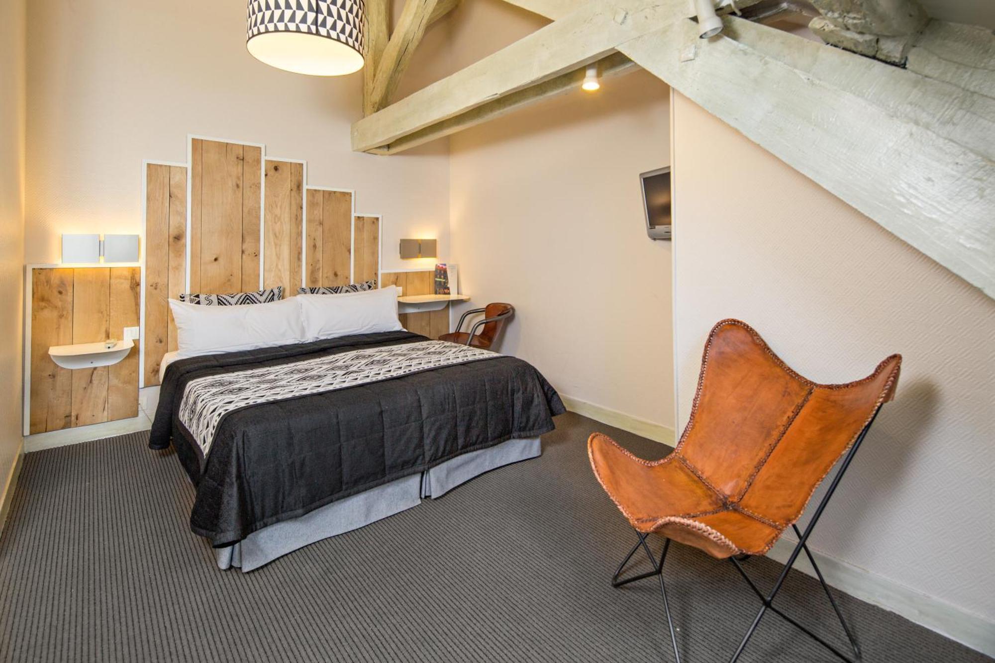Charming Double Room Air-Conditioning,1708220786:JPEG