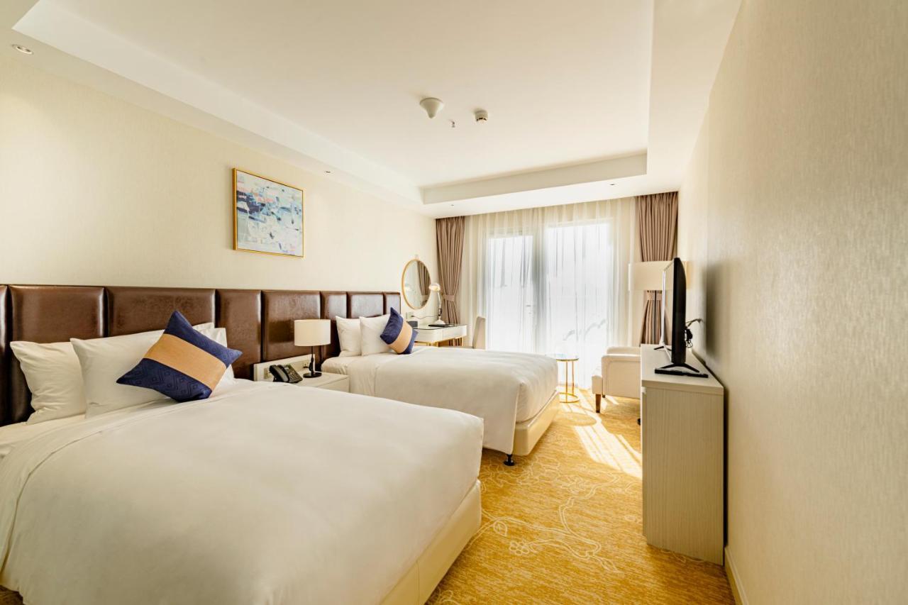 La vela Deluxe Twin Room City View
