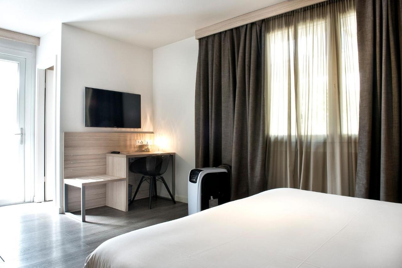 Standard Double Room,989263072:JPEG