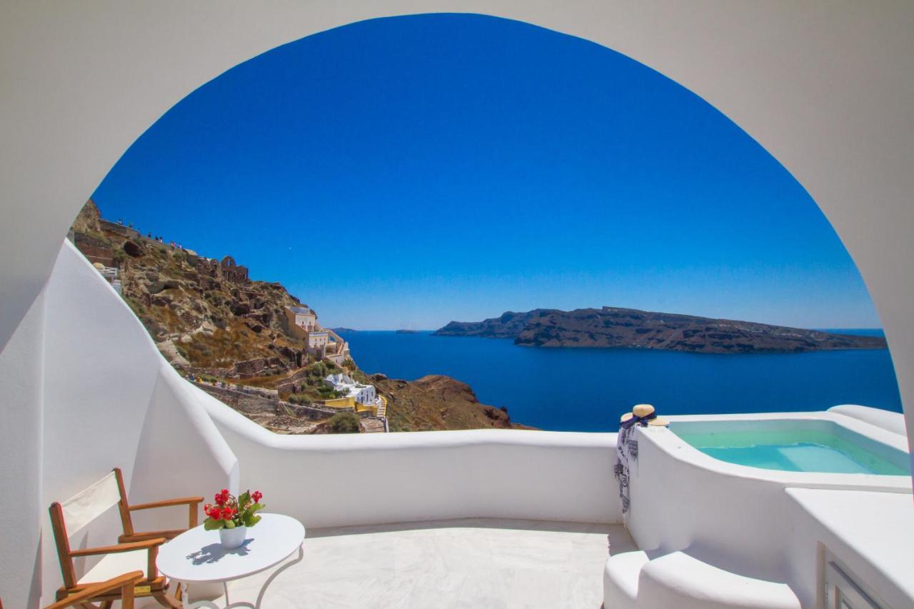 Honeymoon Cave Suite Outdoor Hot Tub