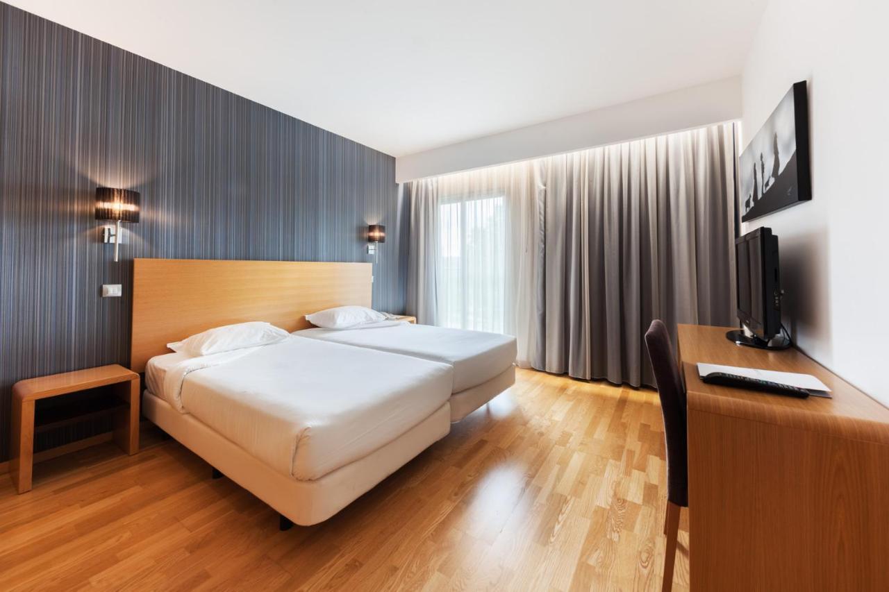 Doppel- oder Zweibettzimmer