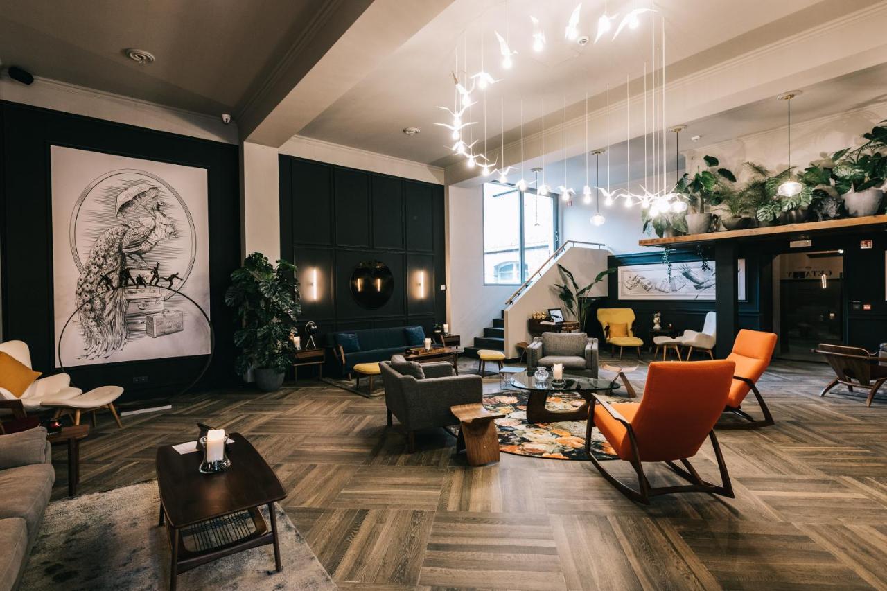 Deluxe studio