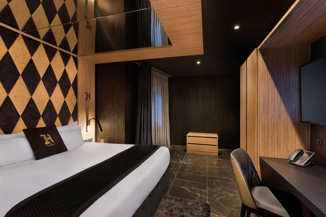 Elegant Room Spa Access,1695779662:JPEG