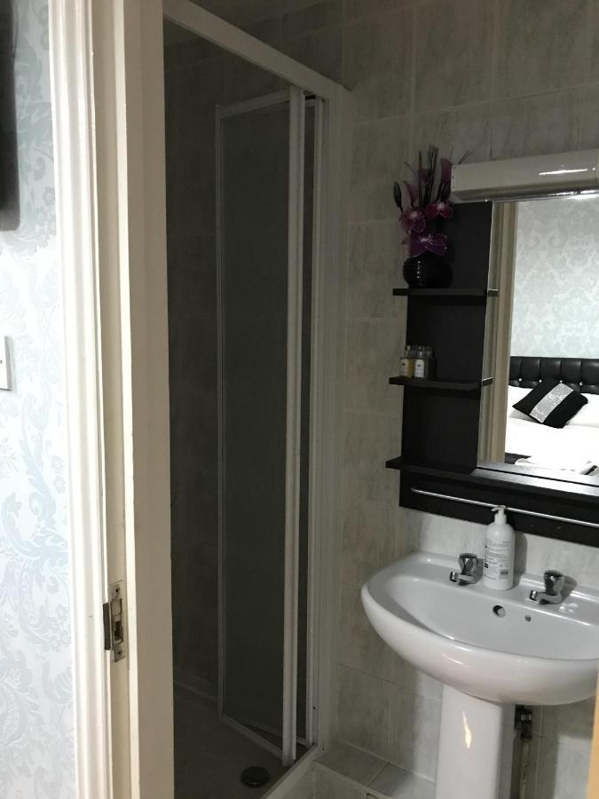 Double Room Private Bathroom