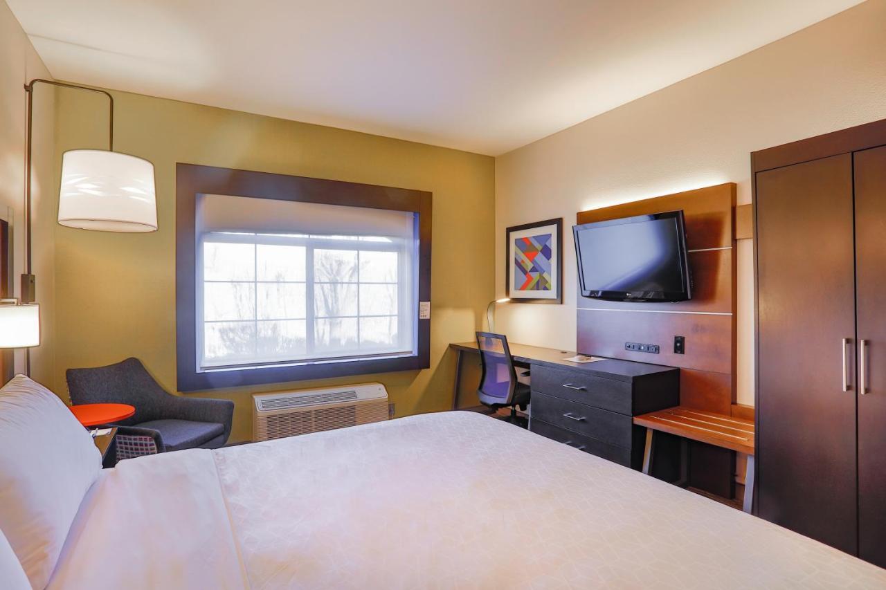 Standard King Room,1028354155:JPEG