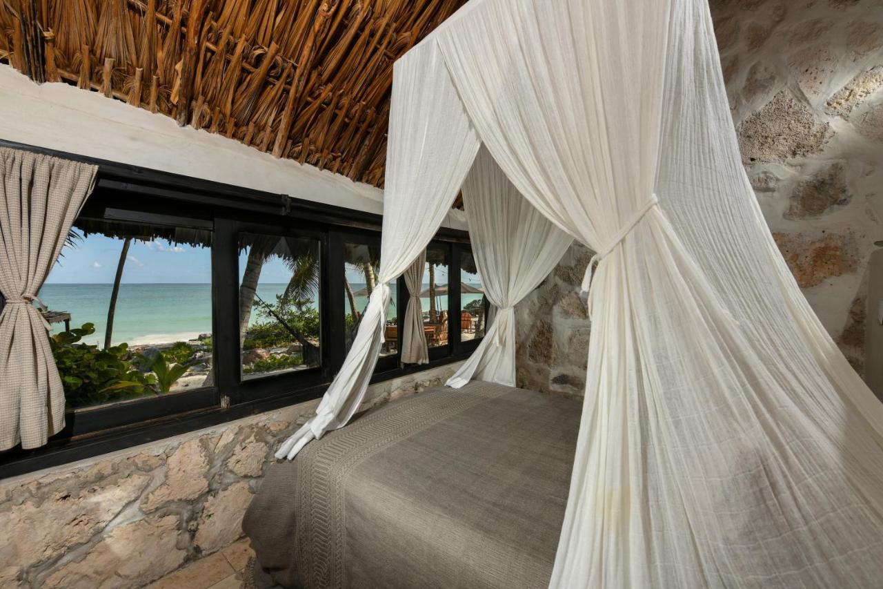 Bungalow mit Queensize-Bett und Meerblick