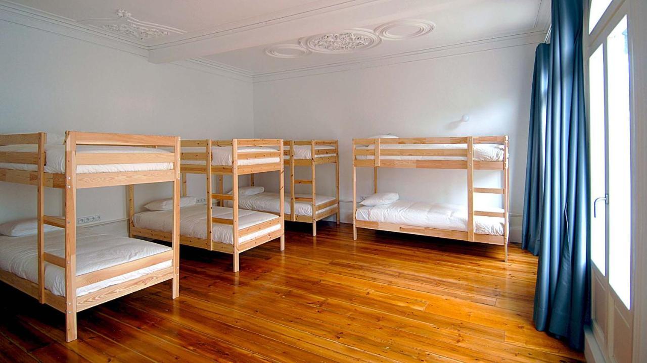 Bed 8-Bed Dormitory Room Balcony