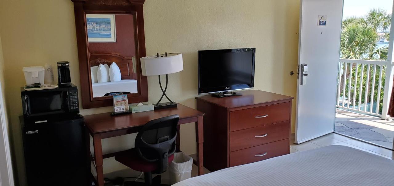 Queen Room Harbour View