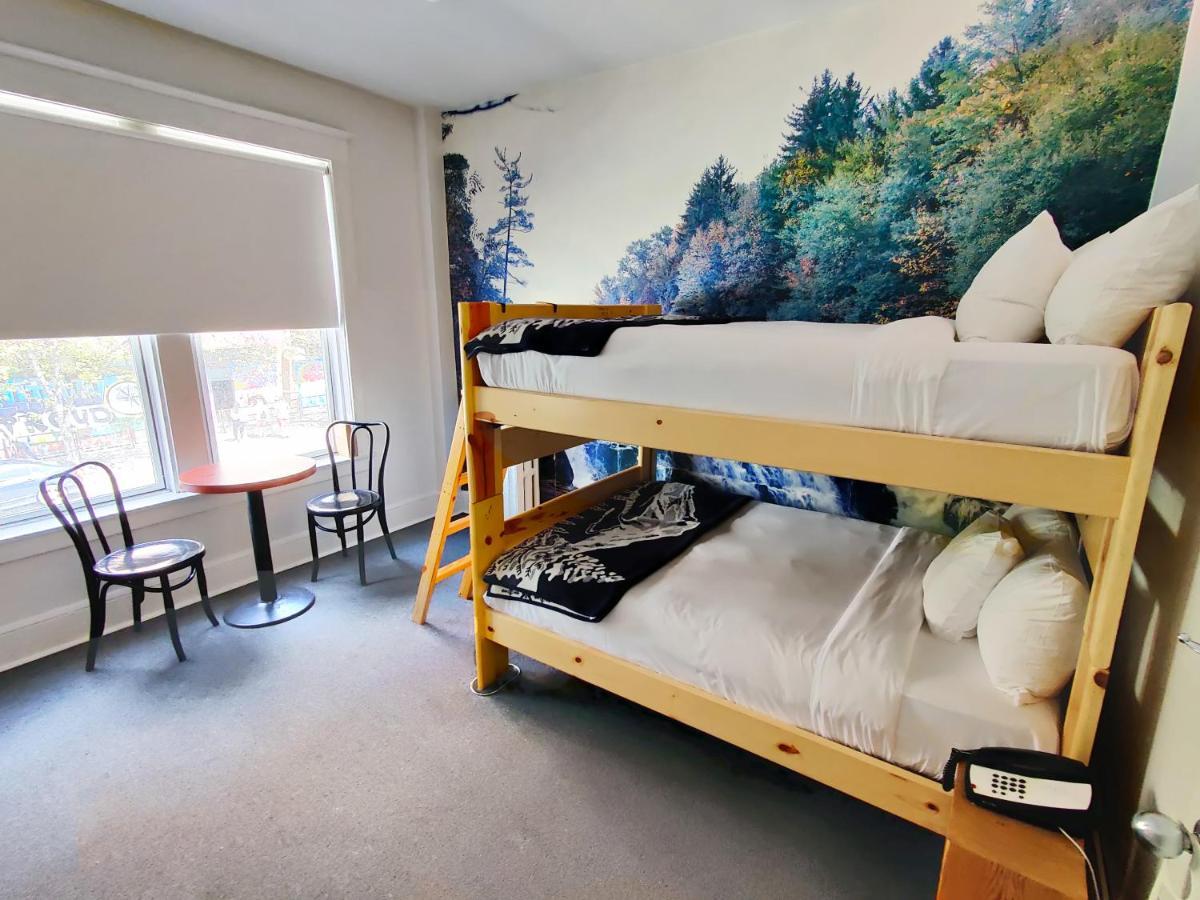 Chambre avec Lits Superposés et Salle de Bains Commune