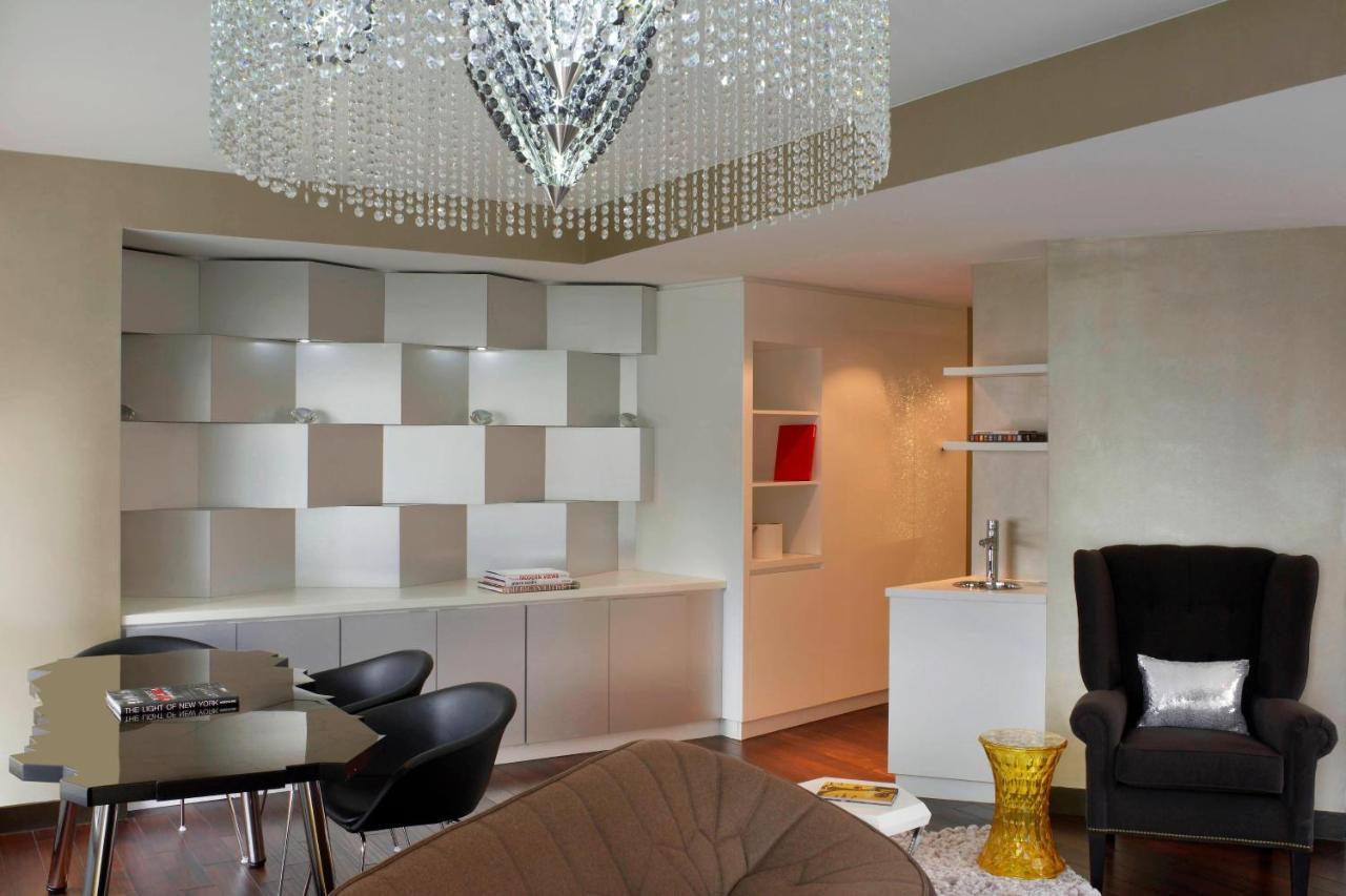 One-Bedroom King Deluxe Suite City View Non-Smoking
