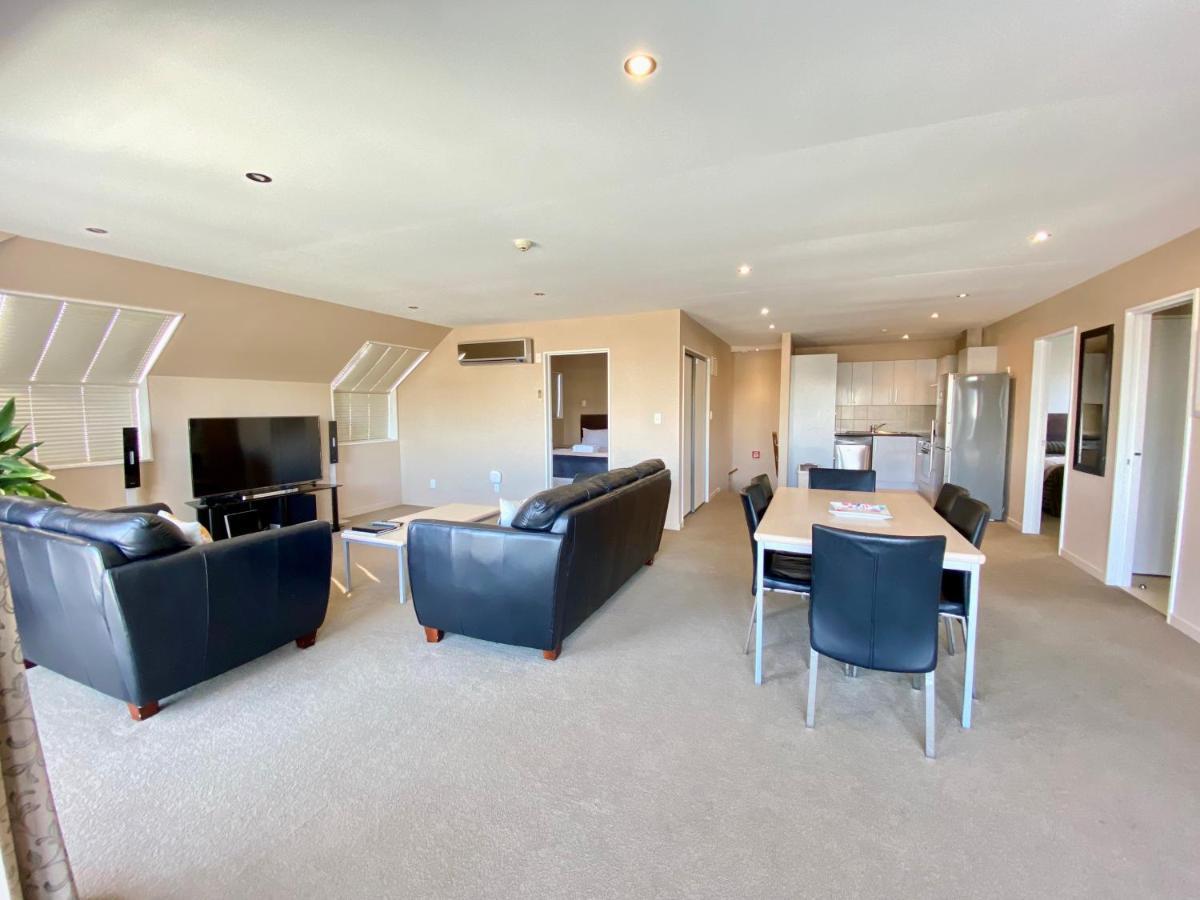 Three-Bedroom Apartment Penthouse