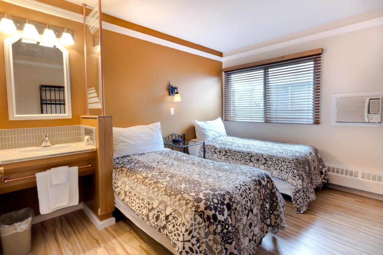 Standard Twin Room Two Twin Beds