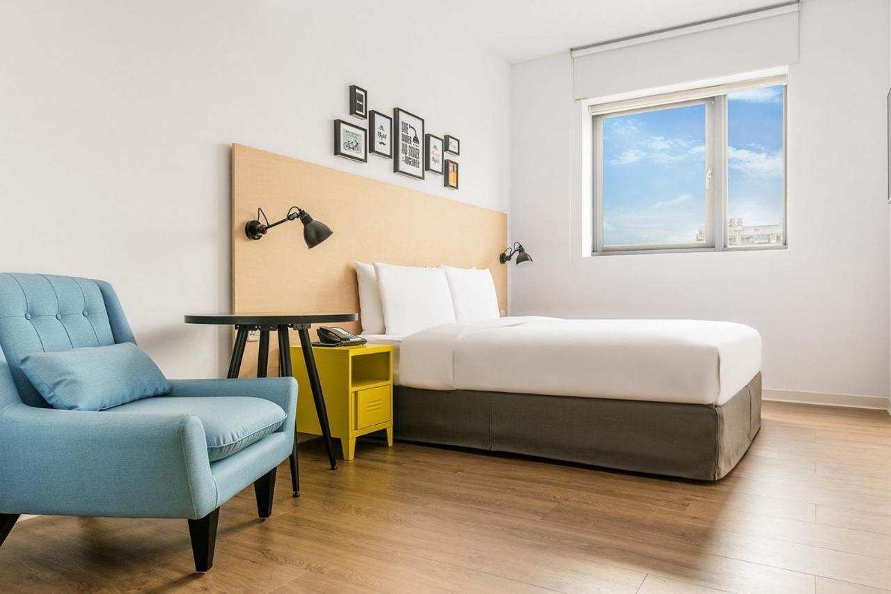 Medium King Room