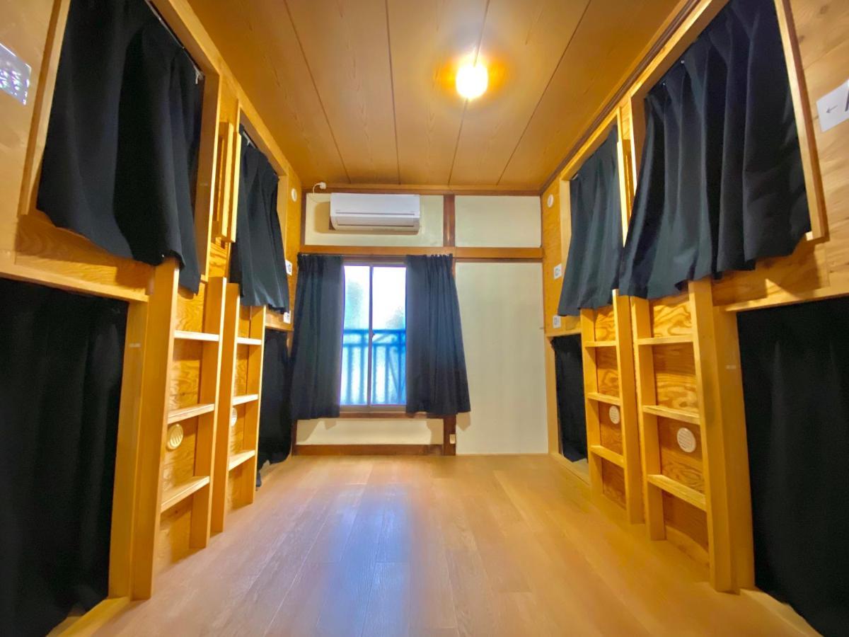 Capsule Bed 8-Bed Mixed Dormitory Room