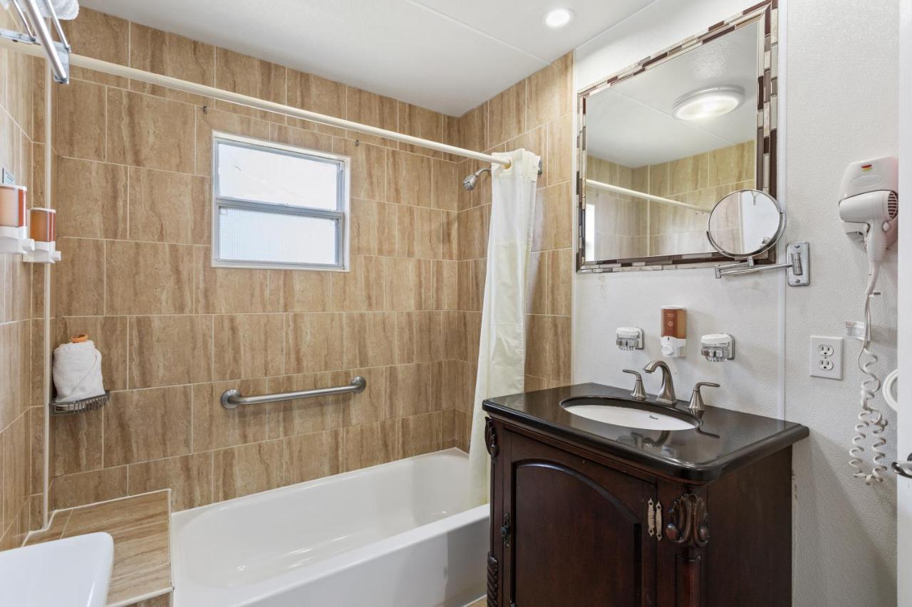 Deluxe One Bedroom Suite 2 Queen Beds Bedroom 1 Sleeper Sofa