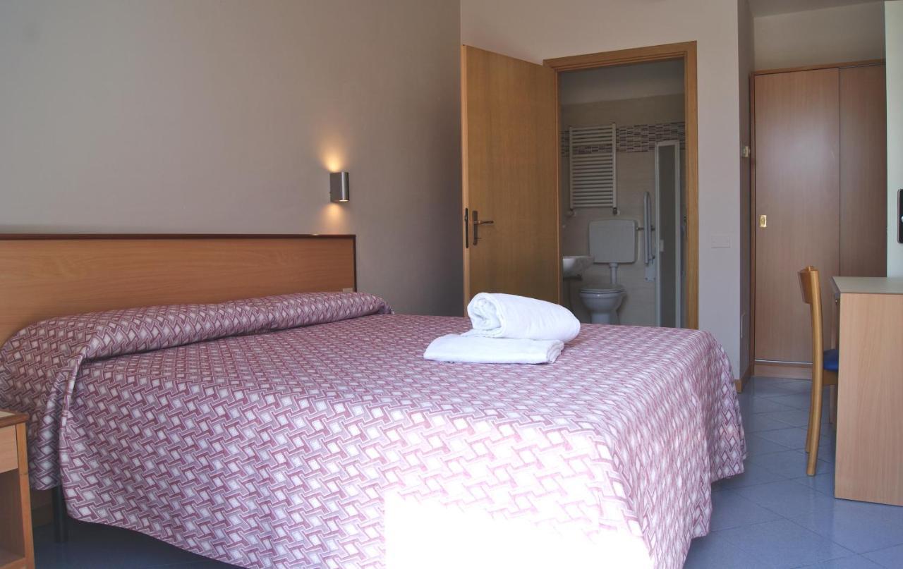 Camera Matrimoniale/Doppia con Letti Singoli con Letto Supplementare