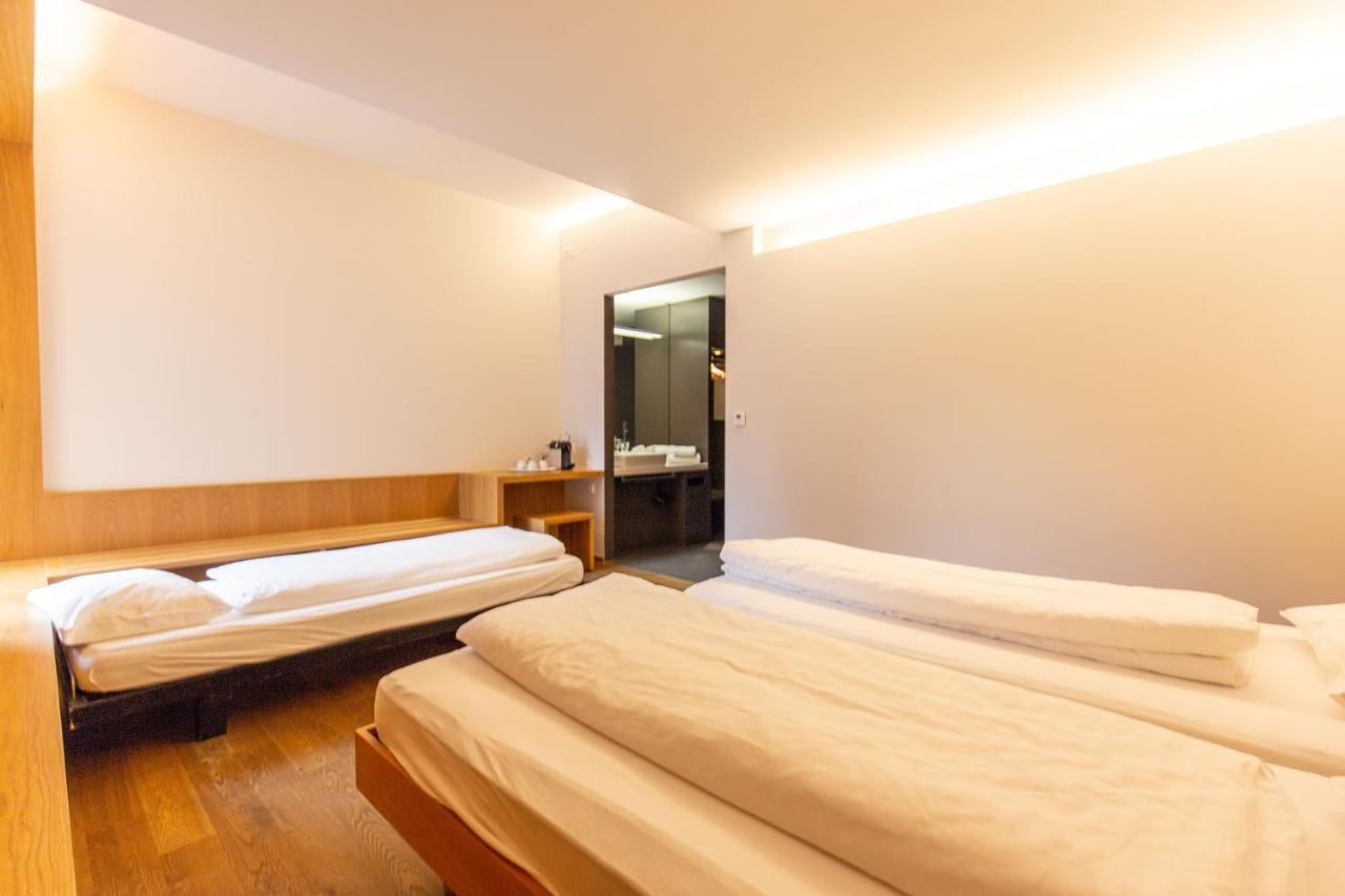 Dreibettzimmer mit Gemeinschaftsbad