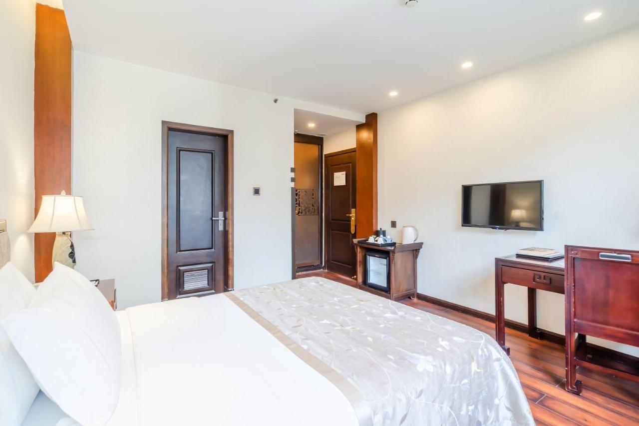 Queen Room