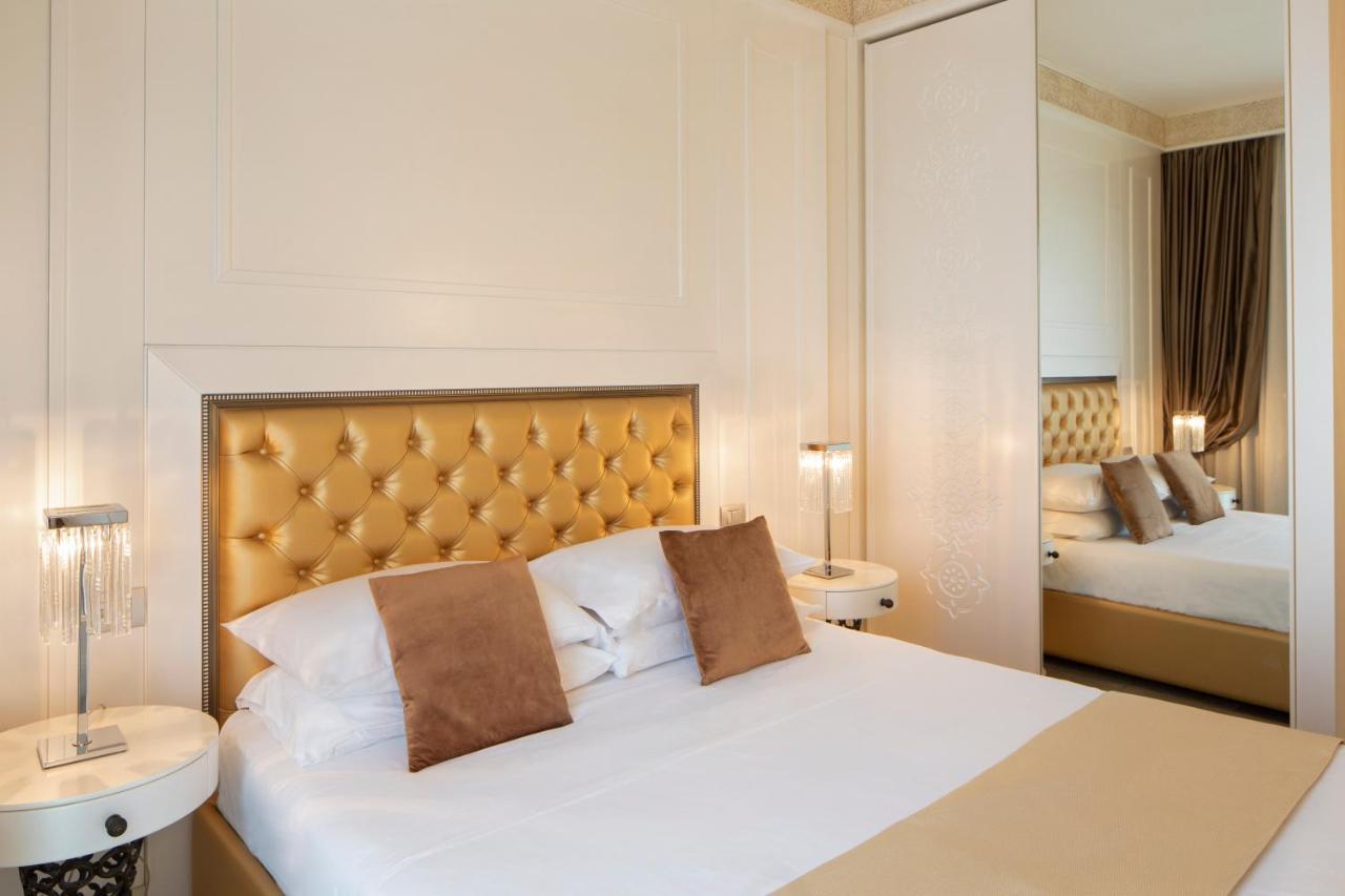 One-Bedroom Apartment with Balcony and City View,997495149:JPEG