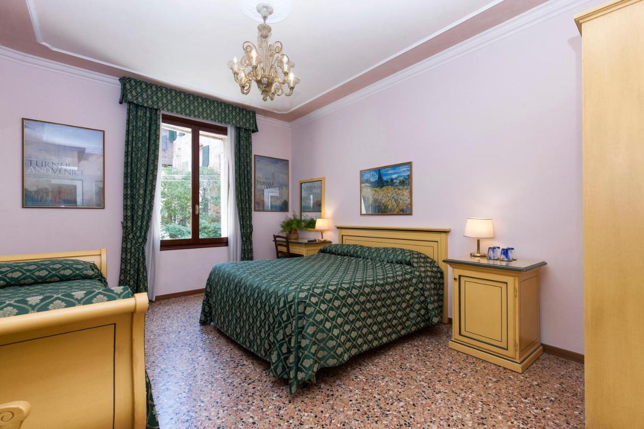 Deluxe Quadruple Room,999633930:JPEG