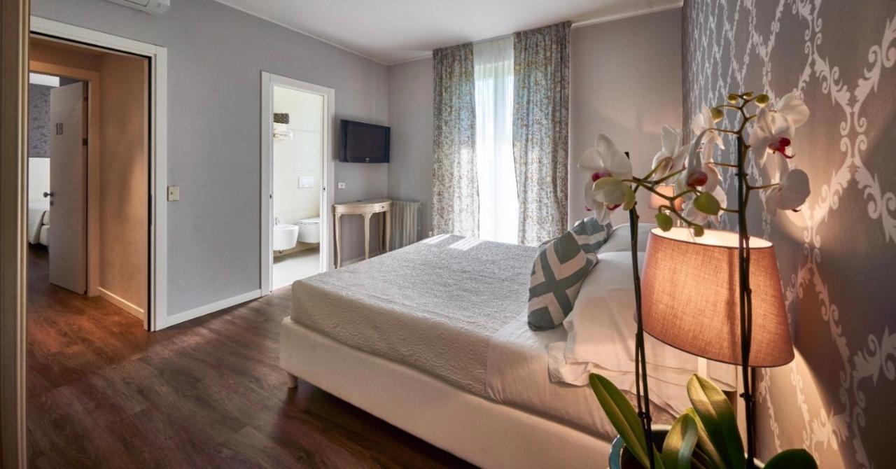 Small Double Room,999740523:JPEG