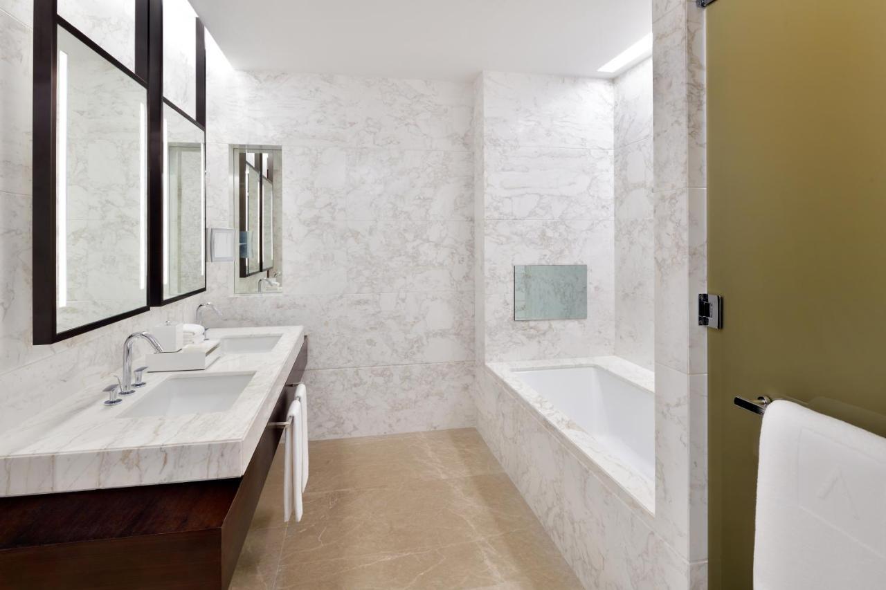Quarto premier - Acesso exclusivo à piscina infinita do 54º andar