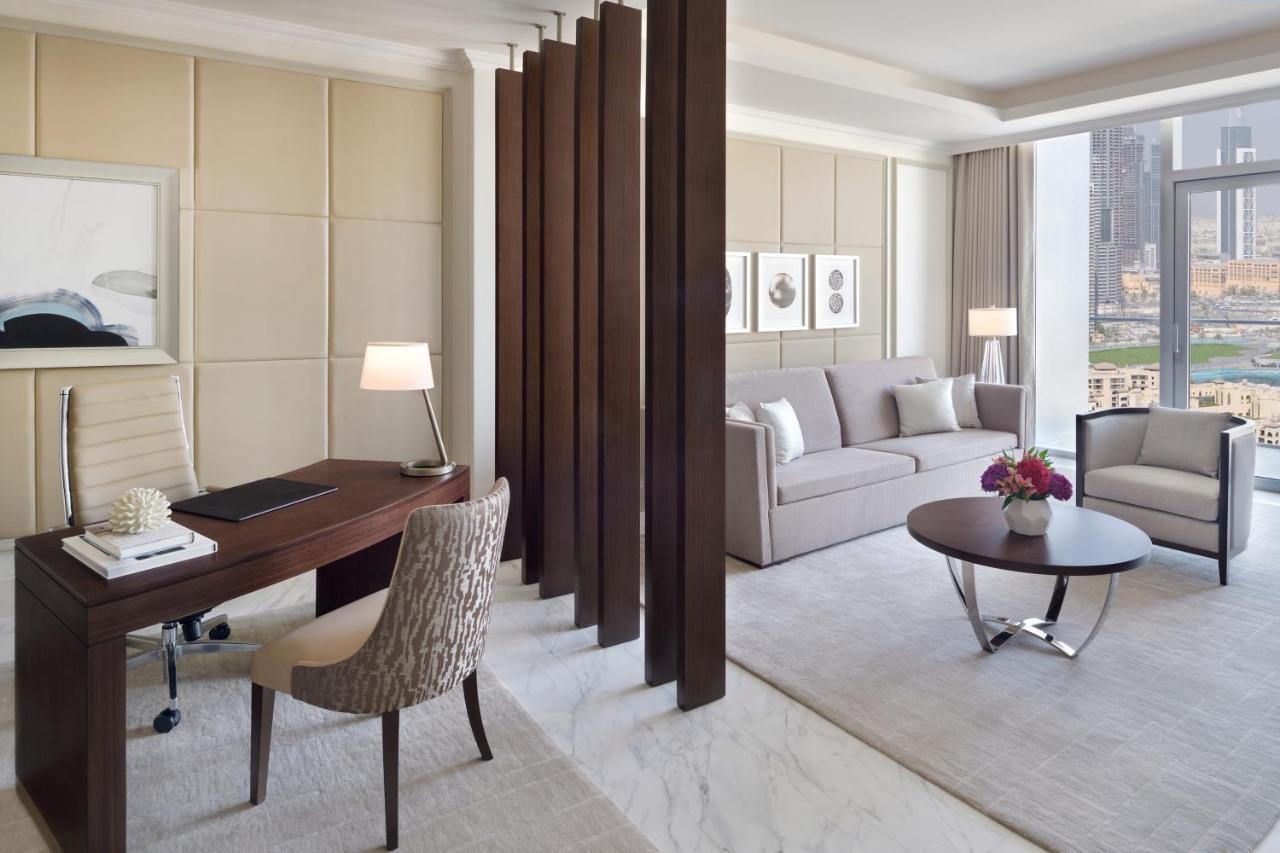 Premier Suite Burj Khalifa Fountain View – Lounge access serving lunch afternoon tea