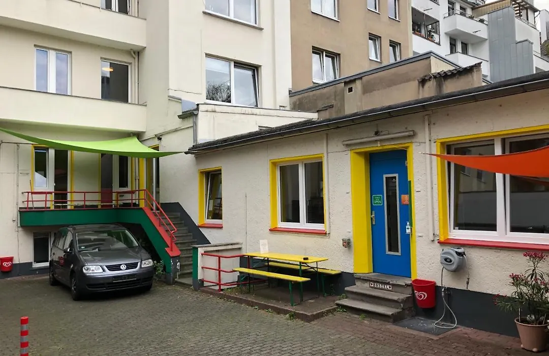 Backpackers Duesseldorf - Self Check-In-1