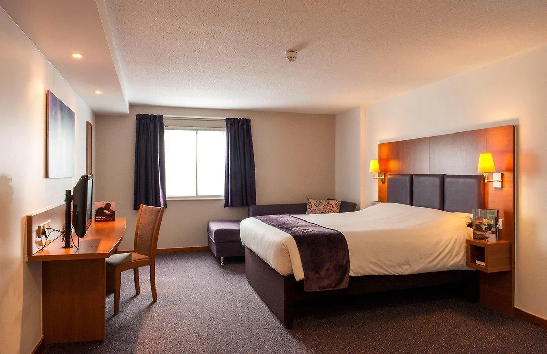 Premier Inn Swansea City Centre-1