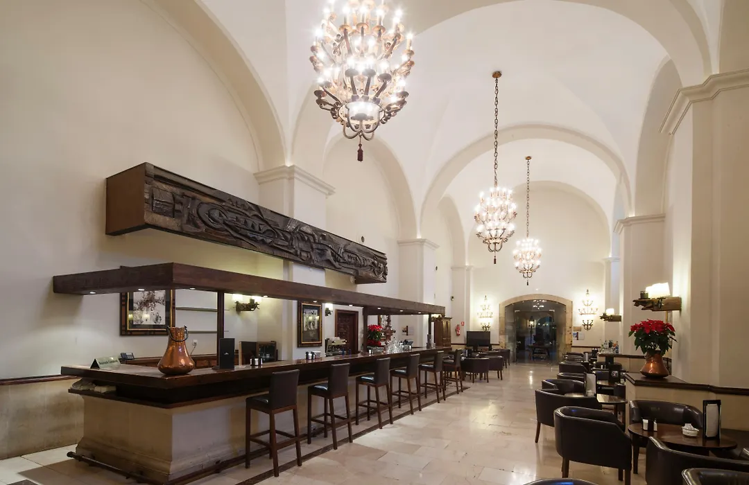 Parador De Turismo De Leon-1