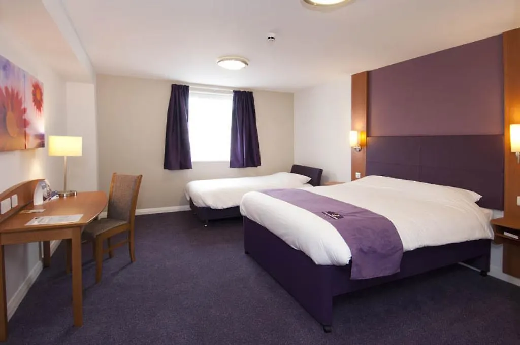 Premier Inn Edinburgh Central-1
