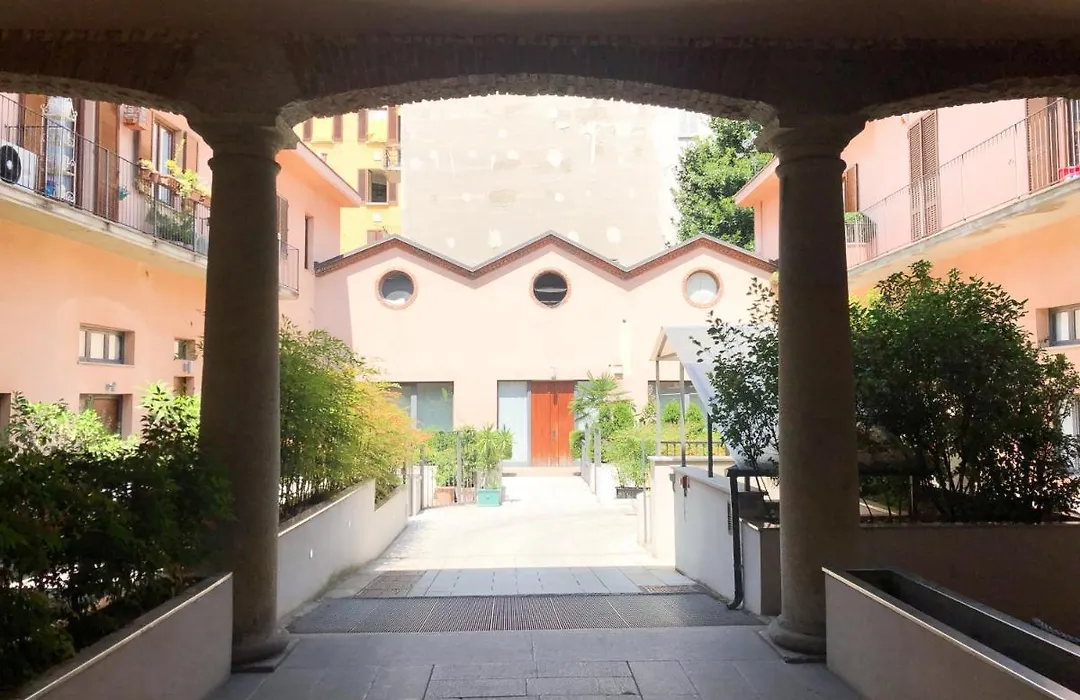 Easy Milano - Rooms&Apartments Navigli-1