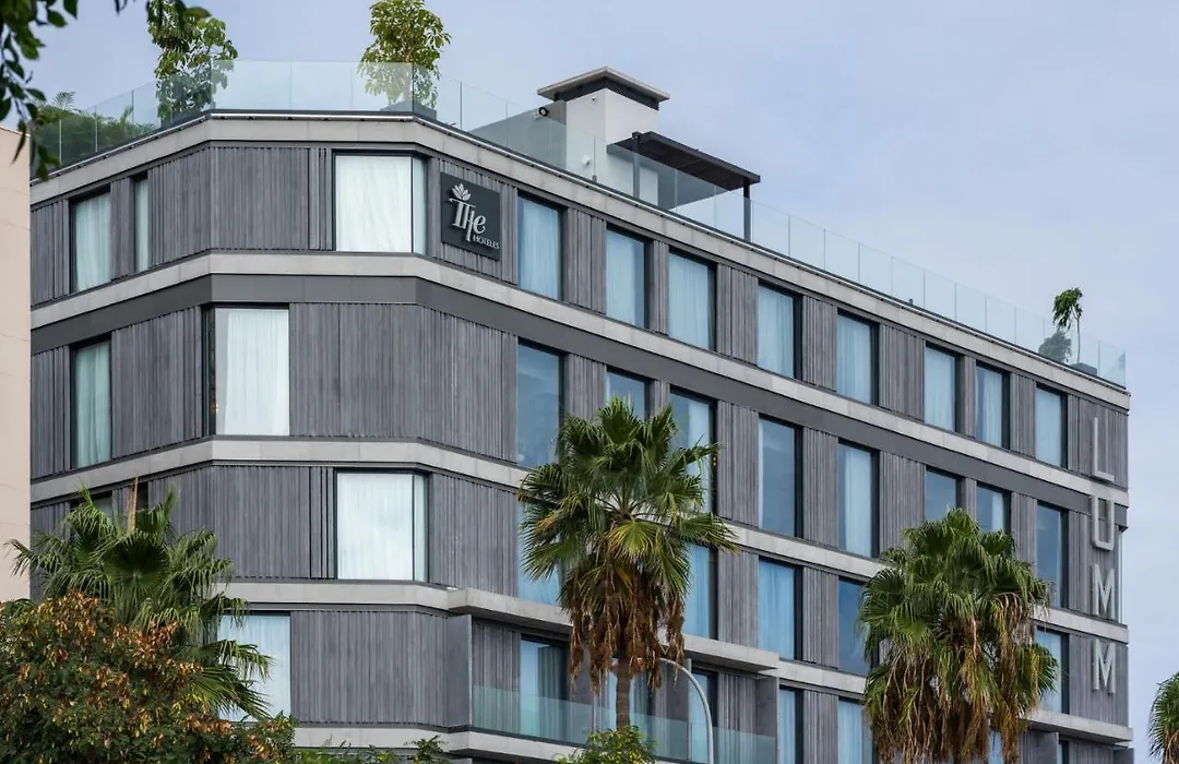 Hotel LIVVO Lumm-1