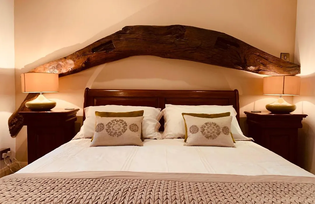 Busfeild Arms-1