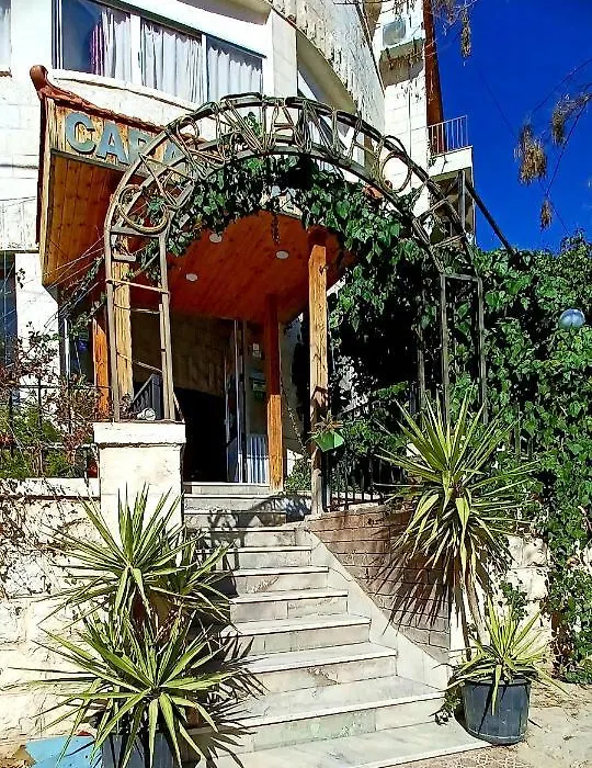 Caravan Hotel-1