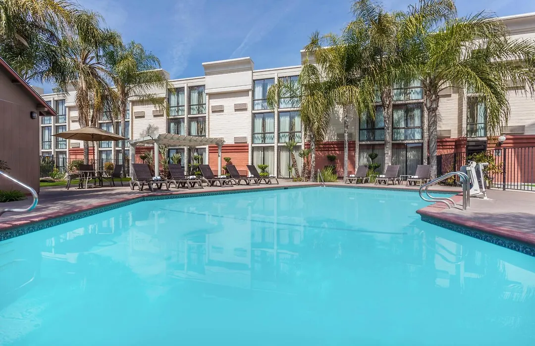 Wyndham Visalia-1