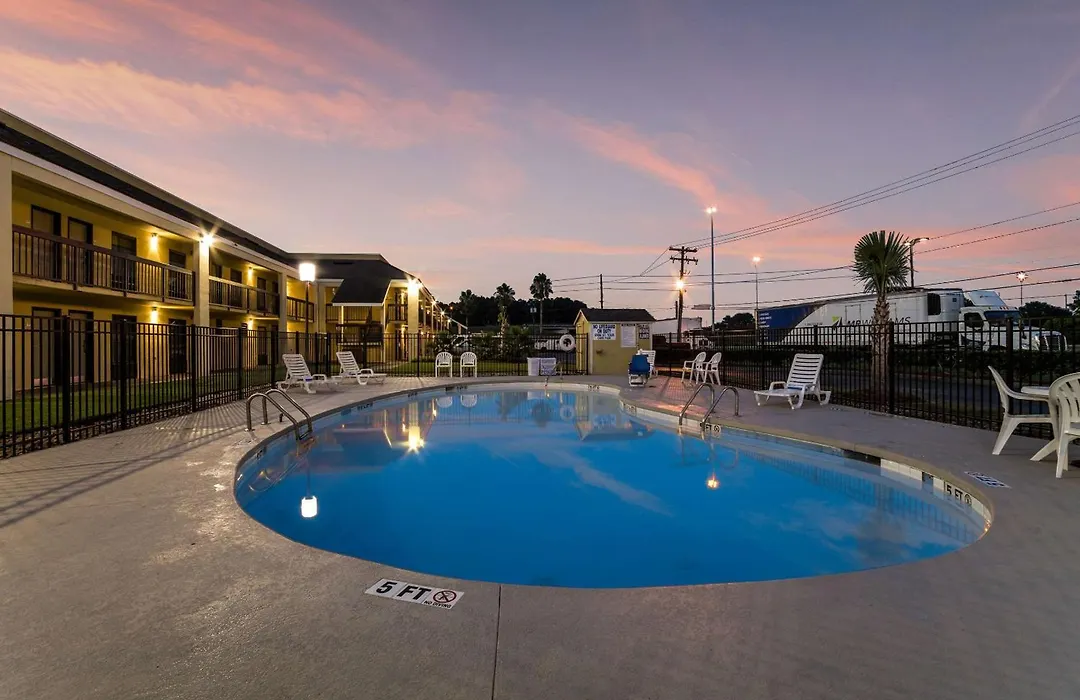 Quality Inn Coliseum-1