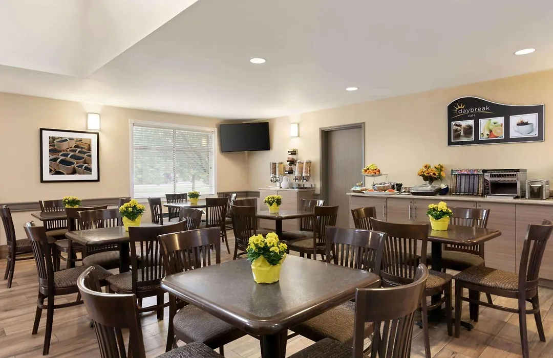 Days Inn By Wyndham Ottawa Airport-1
