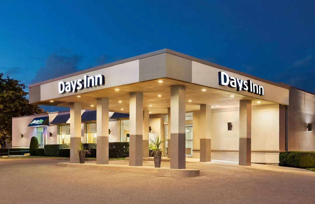 Days Inn By Wyndham London-1