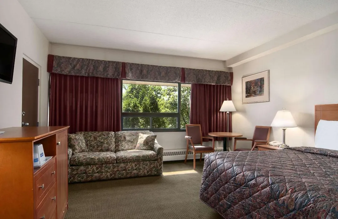 Travelodge By Wyndham Edmonton East-1