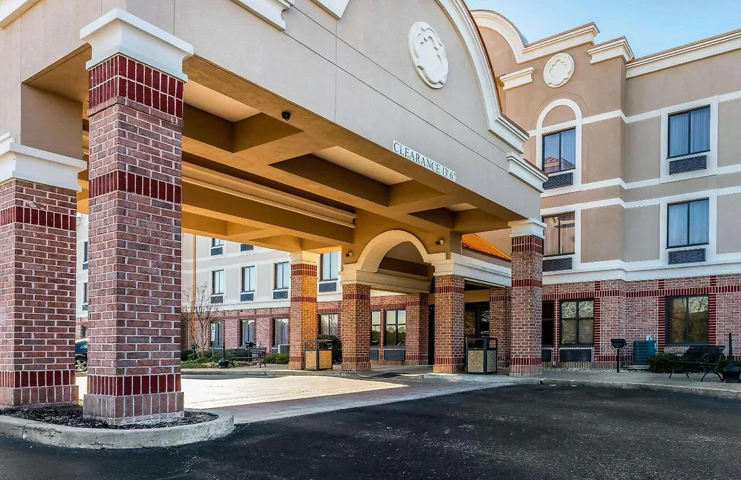 Comfort Inn & Suites Airport-American Way-1