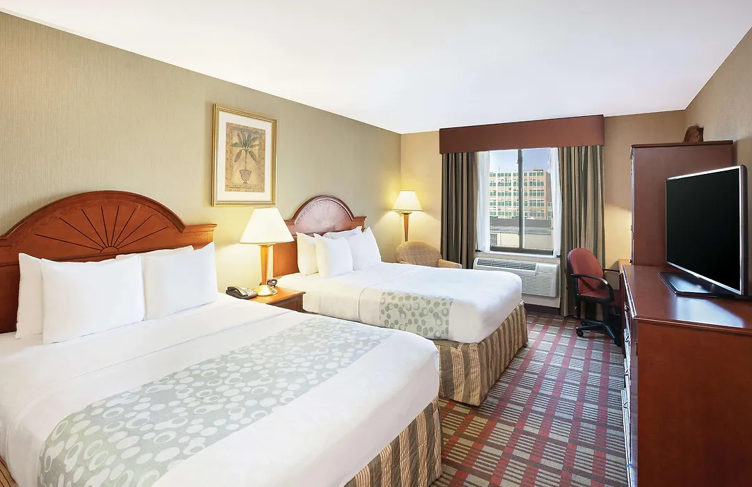 La Quinta Inn By Wyndham Queens-1