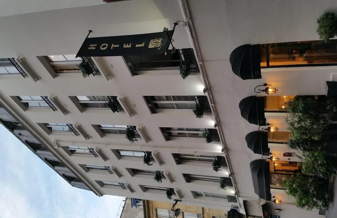 Hôtel Petit Saint-Honoré-1