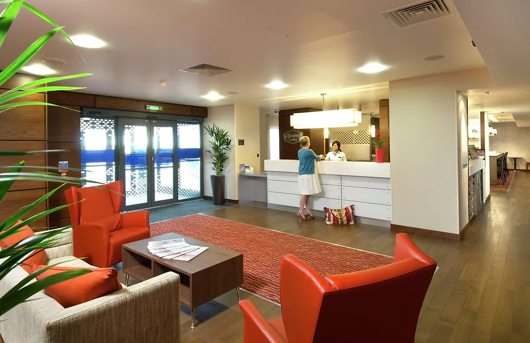 Hampton By Hilton Corby-1