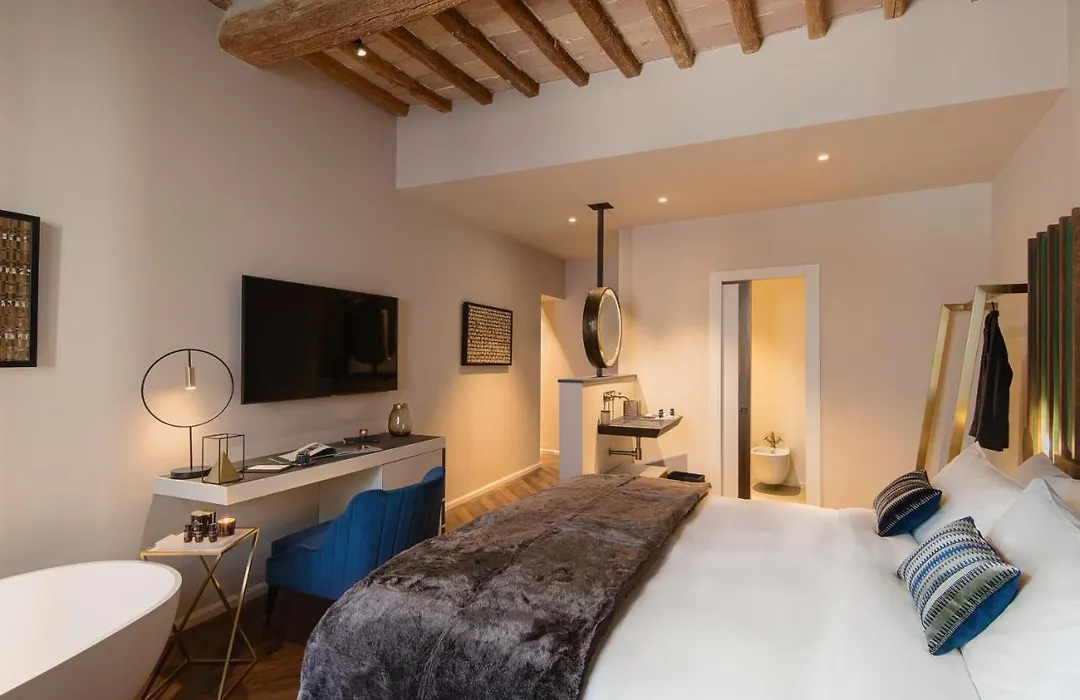 Times Suites - Guesthouse - Etruria Collection-1