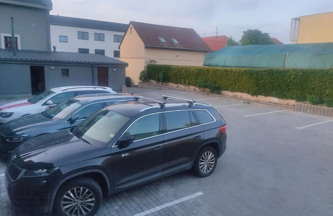 Sun-House Pension - Parkingfree Limited Spaces--1